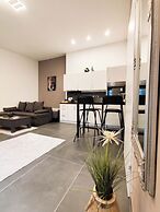 Cozy Apartment with Free Parking