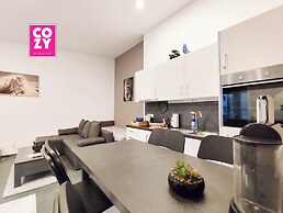 Cozy Apartment with Free Parking