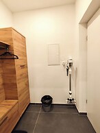 Cozy Apartment with Free Parking