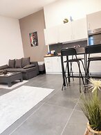 Cozy Apartment with Free Parking