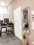 Cozy Apartment with Free Parking