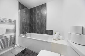 2 Bedroom Luxury Apartment Near Leeds City Centre
