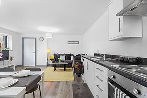 2 Bedroom Luxury Apartment Near Leeds City Centre