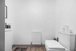 2 Bedroom Luxury Apartment Near Leeds City Centre