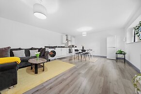 2 Bedroom Luxury Apartment Near Leeds City Centre