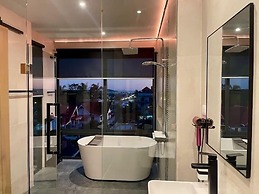 Beautiful Sea View Full Smart House 3BR