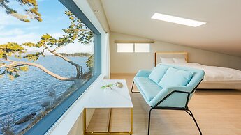 Geoje Daol Pool Villa Pension