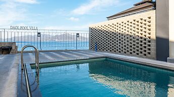 Geoje Daol Pool Villa Pension
