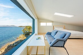 Geoje Daol Pool Villa Pension