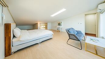 Geoje Daol Pool Villa Pension