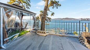 Geoje Daol Pool Villa Pension