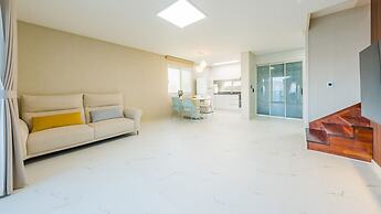 Geoje Daol Pool Villa Pension