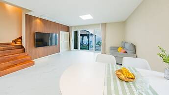 Geoje Daol Pool Villa Pension