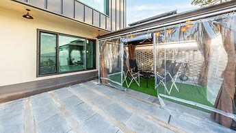 Geoje Daol Pool Villa Pension