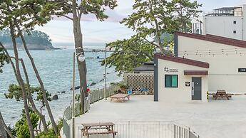 Geoje Daol Pool Villa Pension
