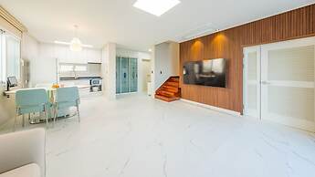 Geoje Daol Pool Villa Pension