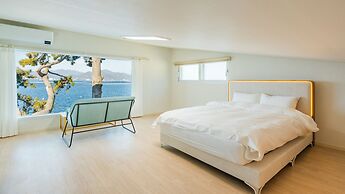 Geoje Daol Pool Villa Pension