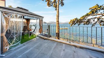 Geoje Daol Pool Villa Pension