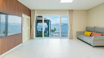 Geoje Daol Pool Villa Pension