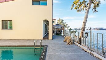 Geoje Daol Pool Villa Pension