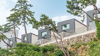 Geoje Daol Pool Villa Pension