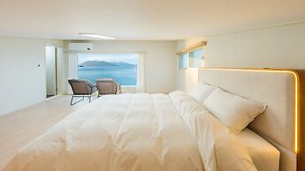 Geoje Daol Pool Villa Pension