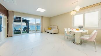 Geoje Daol Pool Villa Pension