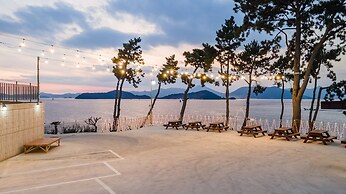 Geoje Daol Pool Villa Pension