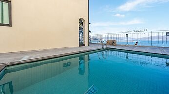 Geoje Daol Pool Villa Pension