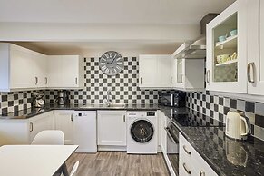 Host Stay Anvil Cottage