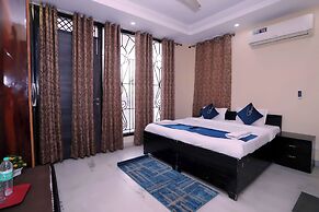 Hotel Noida Nest 105