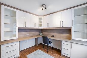 Cherry Banks 5 Bedroom & 3 Bathroom Hse