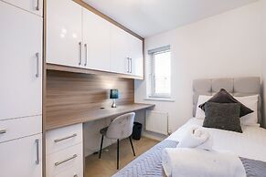 Cherry Banks 5 Bedroom & 3 Bathroom Hse