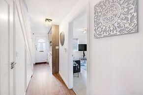 Cherry Banks 5 Bedroom & 3 Bathroom Hse