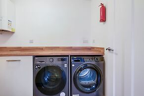 Cherry Banks 5 Bedroom & 3 Bathroom Hse