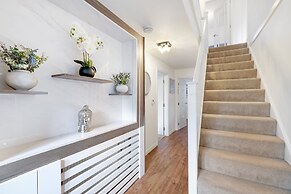 Cherry Banks 5 Bedroom & 3 Bathroom Hse