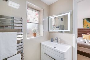 Cherry Banks 5 Bedroom & 3 Bathroom Hse