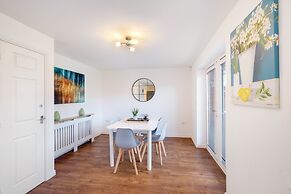 Cherry Banks 5 Bedroom & 3 Bathroom Hse