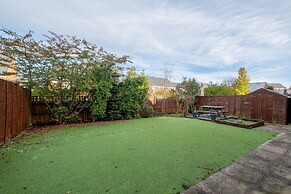 Cherry Banks 5 Bedroom & 3 Bathroom Hse