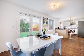 Cherry Banks 5 Bedroom & 3 Bathroom Hse