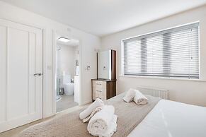 Cherry Banks 5 Bedroom & 3 Bathroom Hse