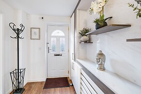 Cherry Banks 5 Bedroom & 3 Bathroom Hse