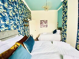 Blackpool - 4 Beds - Sleeps 10 - Pet Friendly