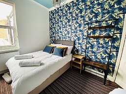 Blackpool - 4 Beds - Sleeps 10 - Pet Friendly