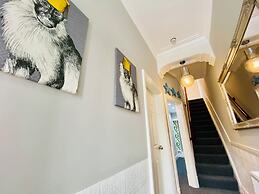 Blackpool - 4 Beds - Sleeps 10 - Pet Friendly