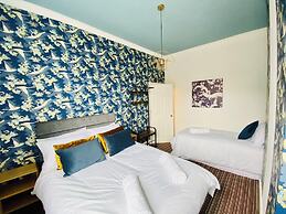 Blackpool - 4 Beds - Sleeps 10 - Pet Friendly