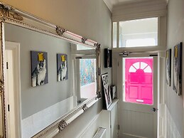 Blackpool - 4 Beds - Sleeps 10 - Pet Friendly