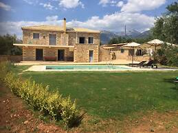 Villa Eleni - Garden Pool Retreat Near Kardamili