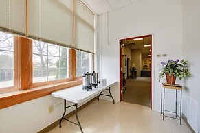 1 Mi to Dtwn: Cozy Retreat in New Kensington!