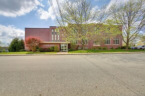 1 Mi to Dtwn: Cozy Retreat in New Kensington!